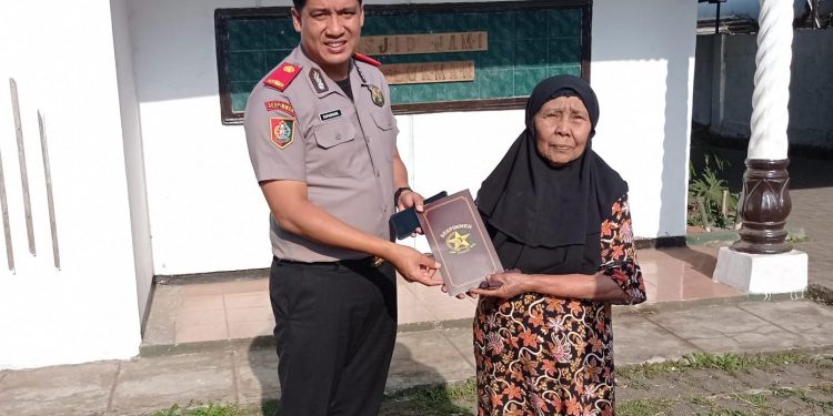 Serdik Sespimmen Ramadhanil perkuat interaksi dan kepedulian dengan masyarakat melalui penyaluran Infaq dan Zakat Kepada Kaum Dhuafa dan Disabilitas di Lembang