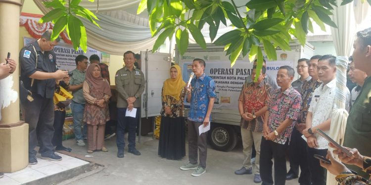 Dalam Upaya Pengendalian Inflasi, Pemkot Palembang Bekerjasama Dengan Perum Bulog Sumsel Gelar Operasi Pasar