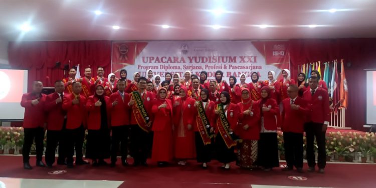 Universitas Kader Bangsa Gelar Yudisium XXI dan Diikuti 618 Mahasiswa