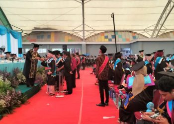 2.556 Mahasiswa di wisuda, Direktur Polsri Harapakan terus mengembangkan hard skill dan soft skill.